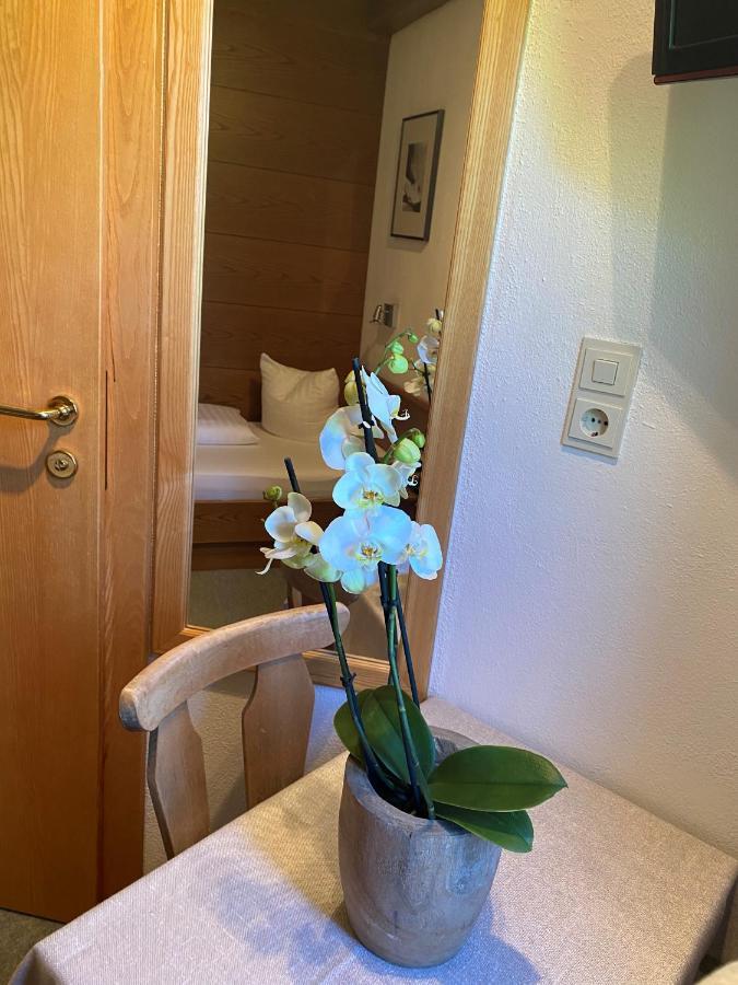 Hotel Zirbenhof Sankt Leonhard im Pitztal Room photo