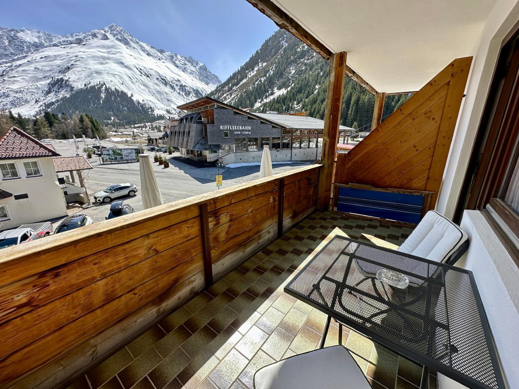 Hotel Zirbenhof Sankt Leonhard im Pitztal Exterior photo