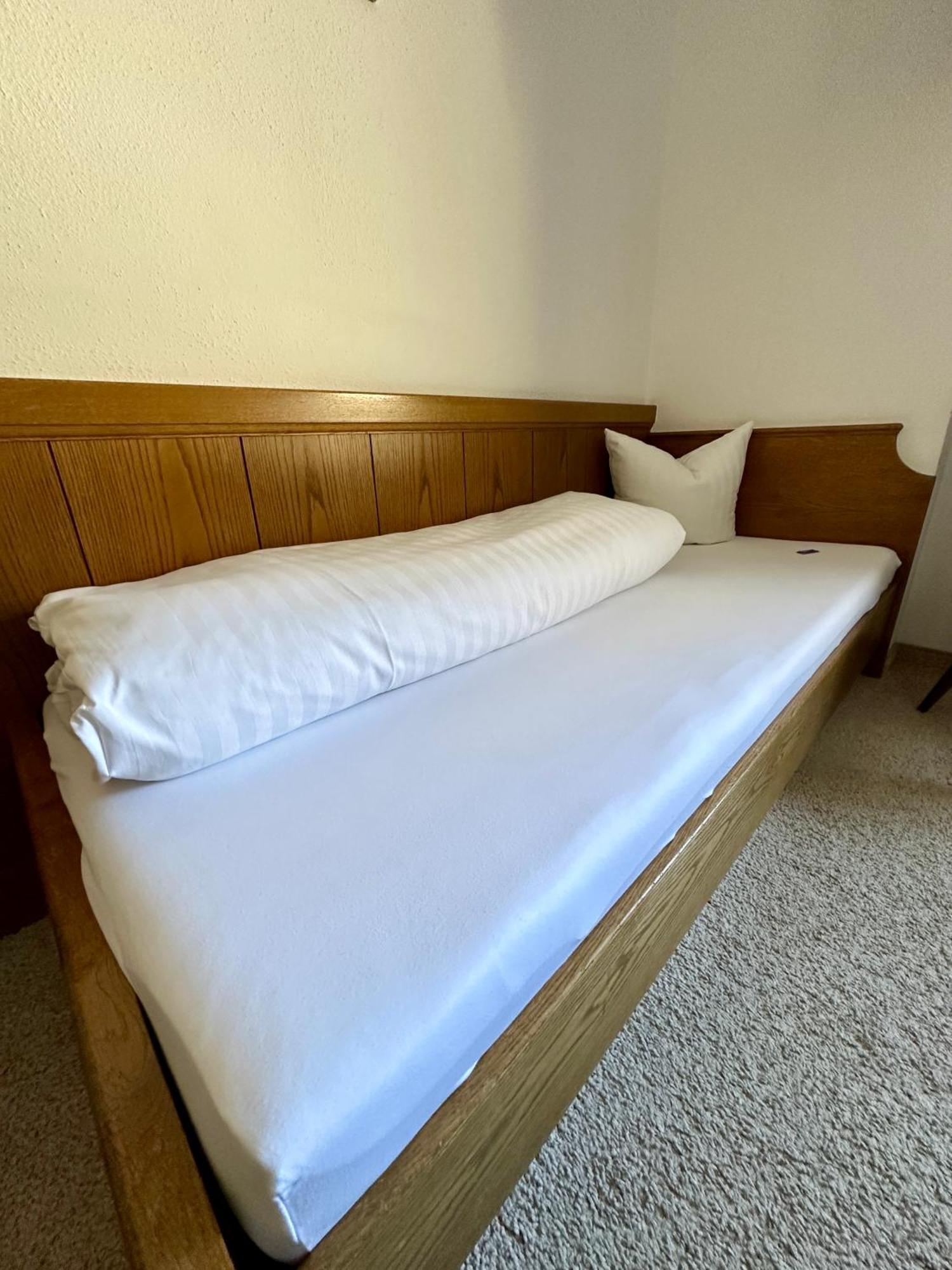 Hotel Zirbenhof Sankt Leonhard im Pitztal Room photo