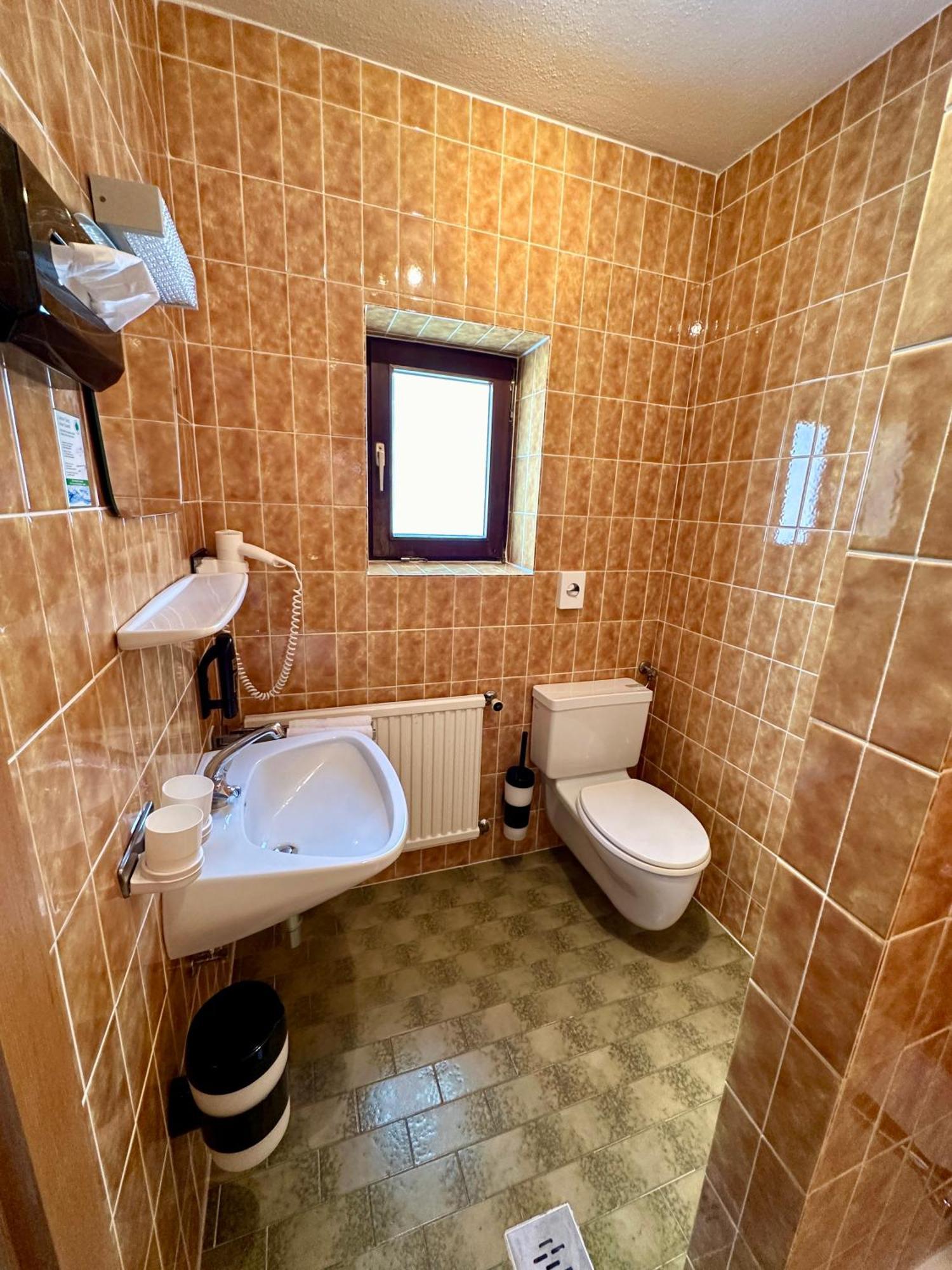 Hotel Zirbenhof Sankt Leonhard im Pitztal Room photo