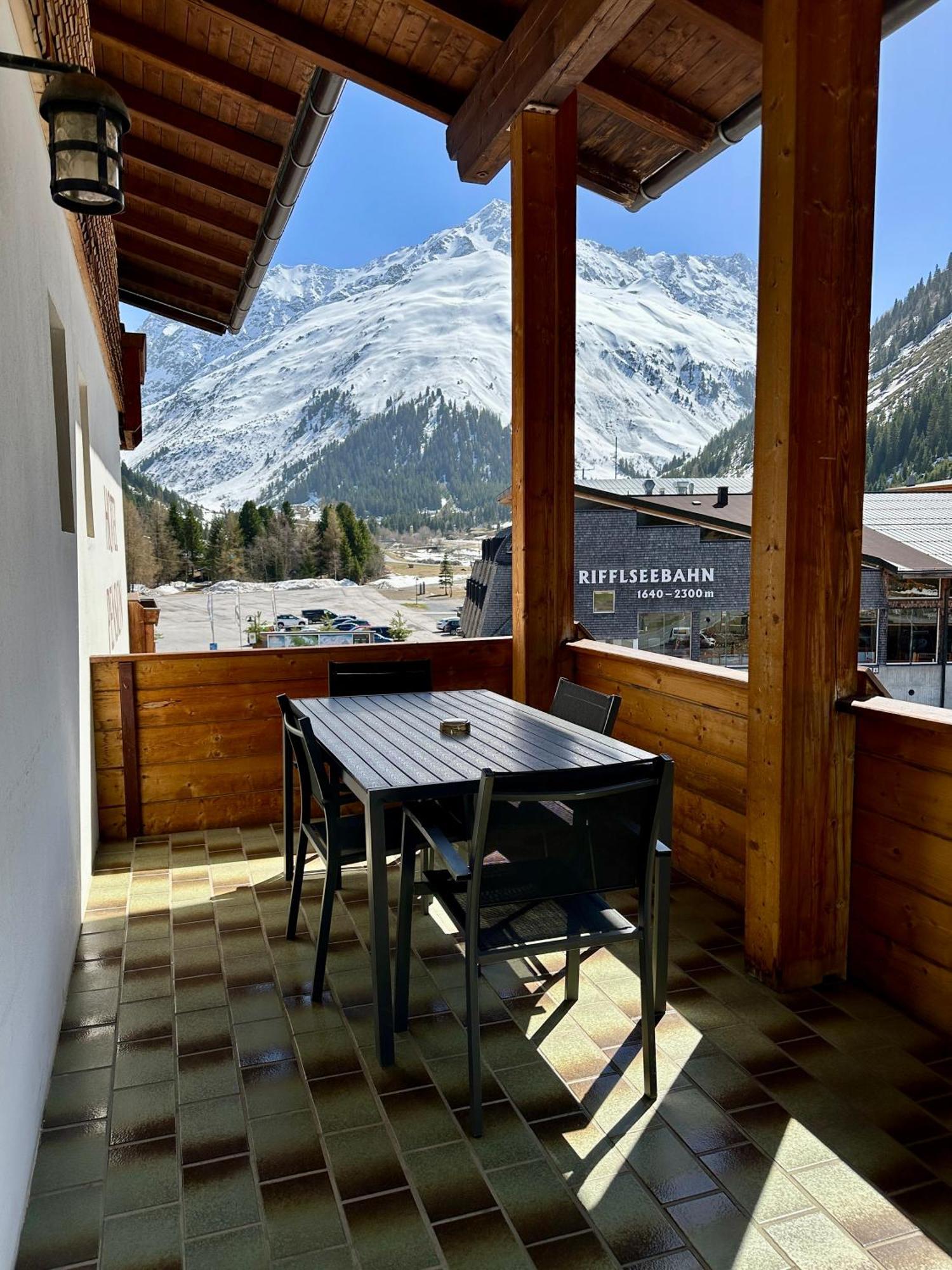 Hotel Zirbenhof Sankt Leonhard im Pitztal Room photo