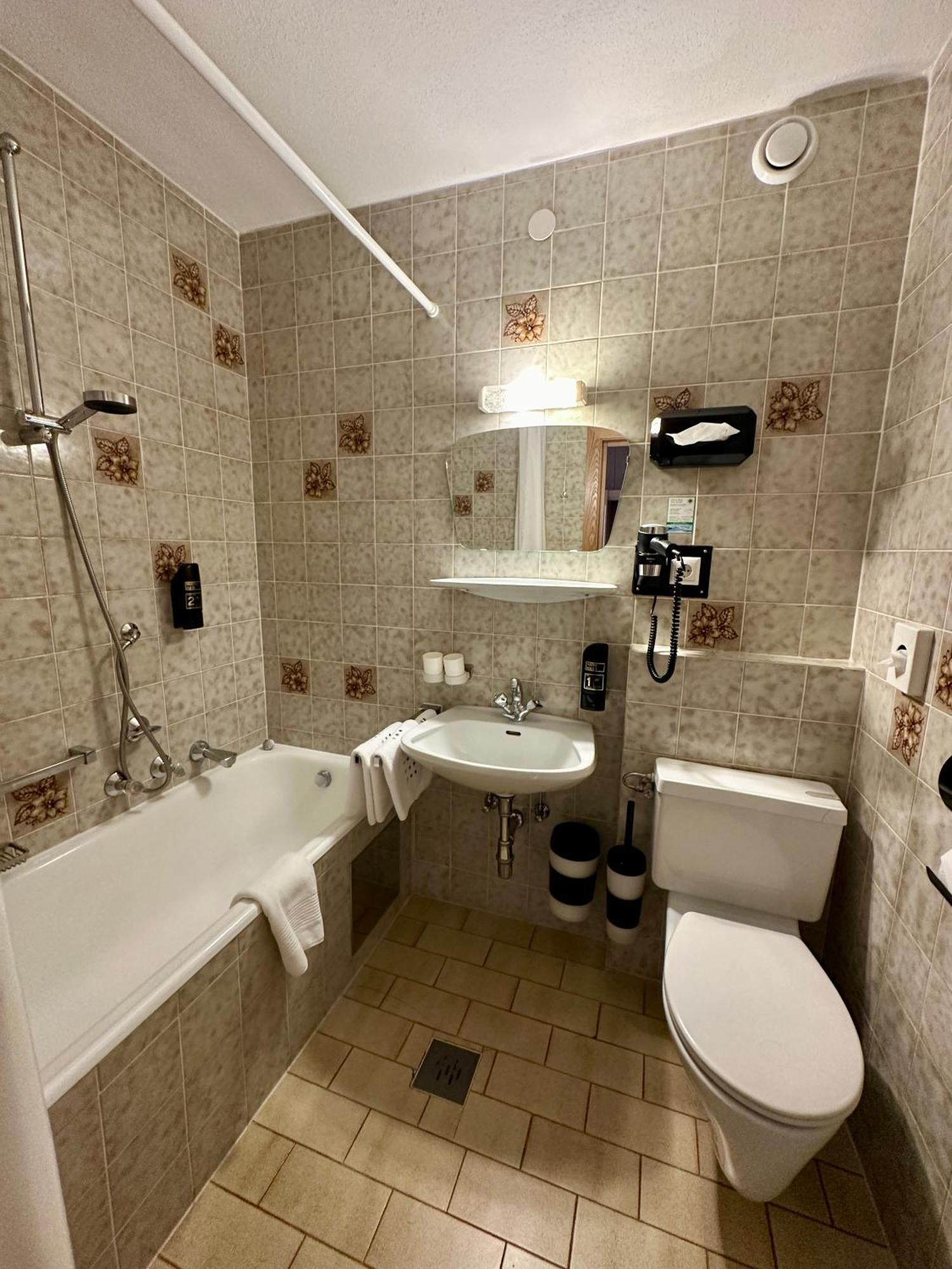 Hotel Zirbenhof Sankt Leonhard im Pitztal Room photo